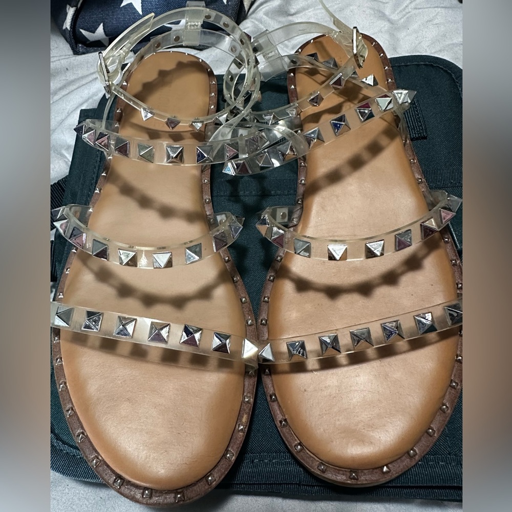 Cushionaire silver studded and clear strap sandal. Size 7.5.